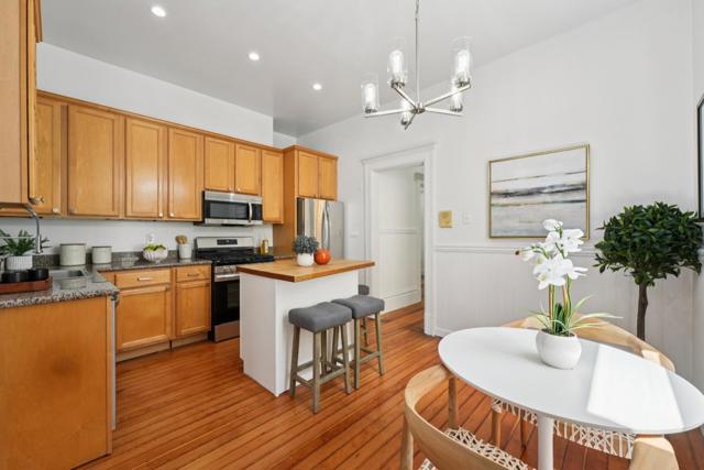 1212 Alabama Street, San Francisco CA: https://media.crmls.org/mediaz/27f77360-151e-4b77-9f72-8f137829cbcc.jpg