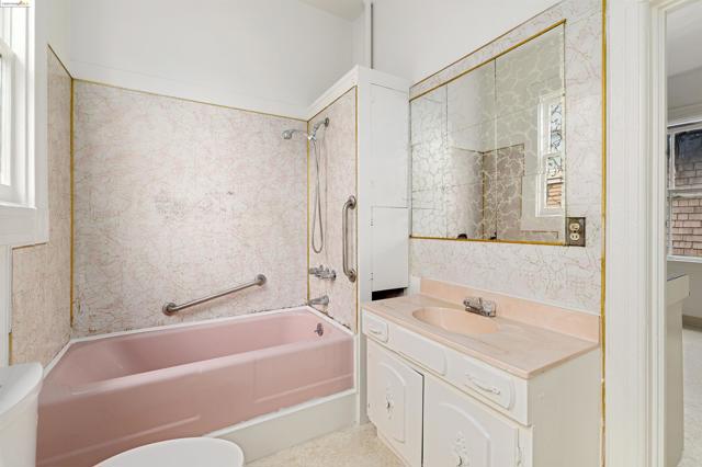 Image 23 of 42 For 2113 6th St  