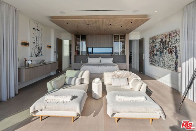 938 -940 Palisades Beach Road, Santa Monica CA: https://media.crmls.org/mediaz/27f8c0b7-d3b9-4b4b-a5d7-c3647663c2a7.jpg