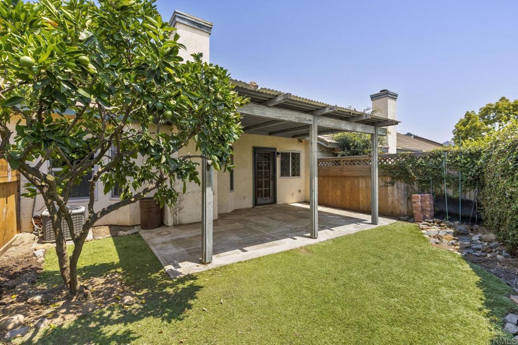 2425 Hawthorn Glen