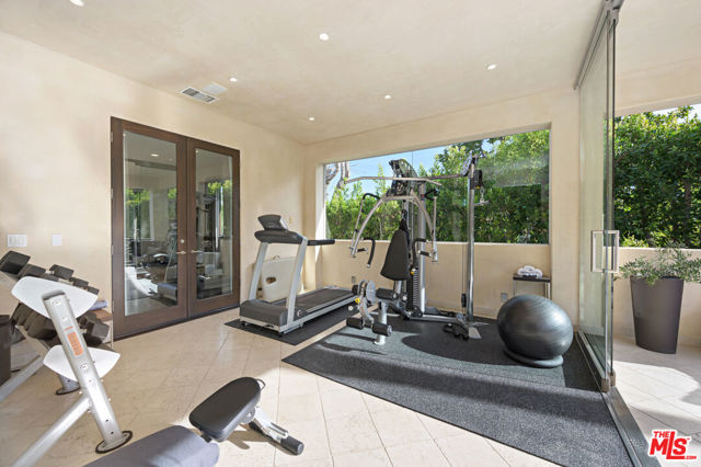 623 N ALTA Drive, Beverly Hills CA: https://media.crmls.org/mediaz/27f99087-123a-4603-8529-e1049b1da646.jpg