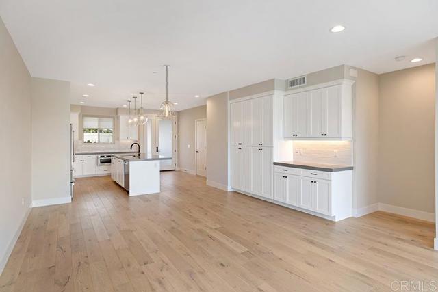 723 Grand, Carlsbad CA: https://media.crmls.org/mediaz/27f9d556-7fff-4679-b8d9-1e4ccdec2346.jpg