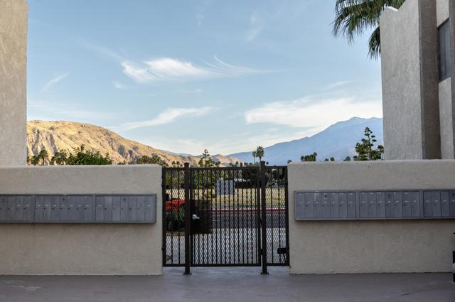 1400 E Palm Canyon Drive, Palm Springs CA: https://media.crmls.org/mediaz/27f9e80f-0bd1-48fc-9865-aa85e7d64b29.jpg