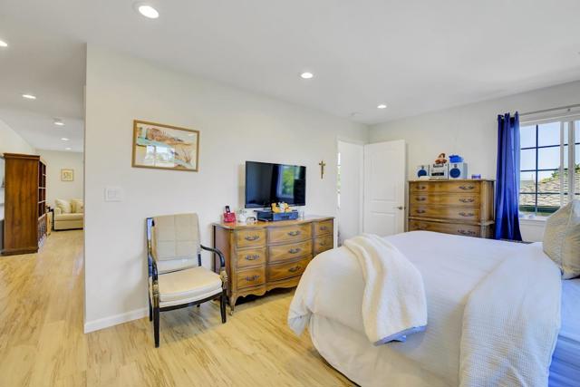 726 S Henry Avenue, San Jose CA: https://media.crmls.org/mediaz/27fa1df0-9558-4973-a25b-eea16e2f883e.jpg