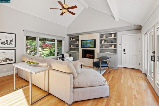 2140 Hidden Oak Dr, Danville CA: https://media.crmls.org/mediaz/27fa30f5-8100-4f72-a1b5-26dfc5c6d4e6.jpg