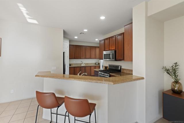 1445 Caminito Sicilia, Chula Vista CA: https://media.crmls.org/mediaz/27fb52da-1883-4cfe-8fac-657a1099191d.jpg