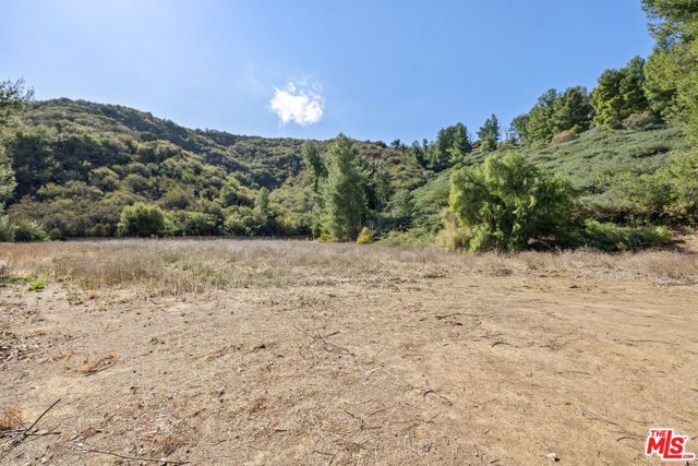 24600 Thousand Peaks Rd, Calabasas CA: https://media.crmls.org/mediaz/27fb9069-788c-48df-9d52-1c5ab88306c9.jpg