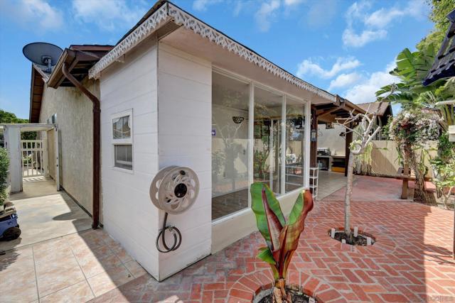 3956 San Pablo Ave, Oceanside CA: https://media.crmls.org/mediaz/27fb90ce-5f41-427d-b9f0-446a06fa372f.jpg