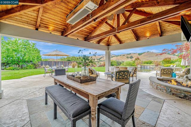120 Tamarind Ln, Danville CA: https://media.crmls.org/mediaz/27fb9bd5-b0bd-4e71-abd5-2ef330b17910.jpg