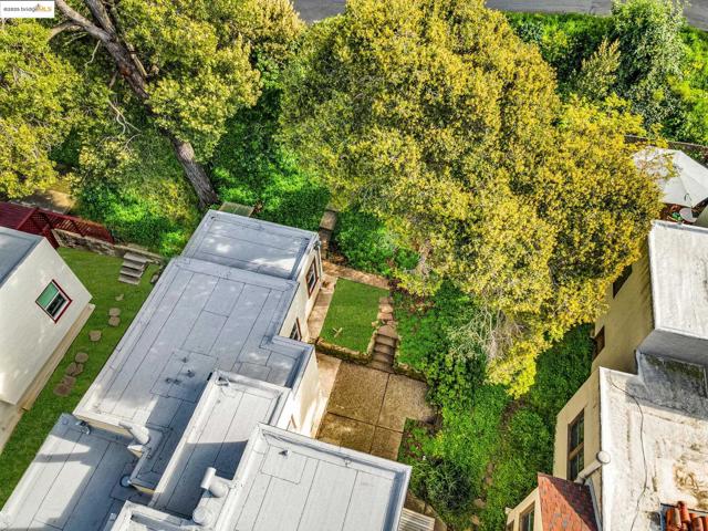 2340 Virginia St, Berkeley CA: https://media.crmls.org/mediaz/27fc4fb0-6dd6-4382-9a22-0f2bbff7b4f0.jpg