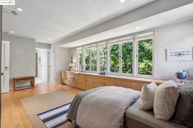 305 The Uplands, Berkeley CA: https://media.crmls.org/mediaz/27fc5c63-0ae4-4779-97b5-6416b09de1ae.jpg