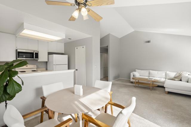 Detail Gallery Image 12 of 33 For 11325 Avenida De Los Lobos Unit D, San Diego,  CA 92127 - 1 Beds | 1 Baths