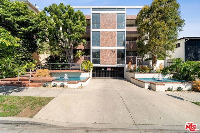 7949 Selma Avenue, Los Angeles CA: https://media.crmls.org/mediaz/27fd04ae-9dec-422e-8160-fd511f95b783.jpg