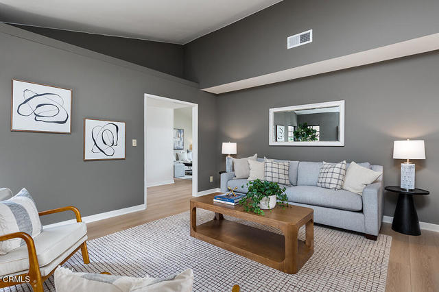 Detail Gallery Image 3 of 28 For 13017 Barto Dr, Granada Hills,  CA 91344 - 3 Beds | 2 Baths