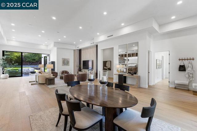720 Laurel Dr, Walnut Creek CA: https://media.crmls.org/mediaz/27fdaf8c-6c88-45bb-bf38-36c0996105b9.jpg