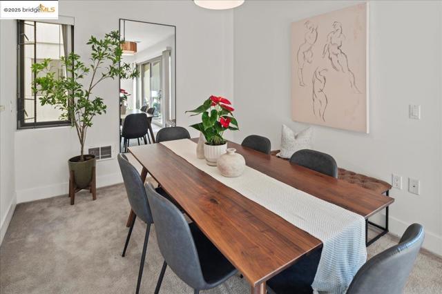 438 W Grand Ave, Oakland CA: https://media.crmls.org/mediaz/27fdeb9e-f568-4901-a3ba-fa20b605ca19.jpg