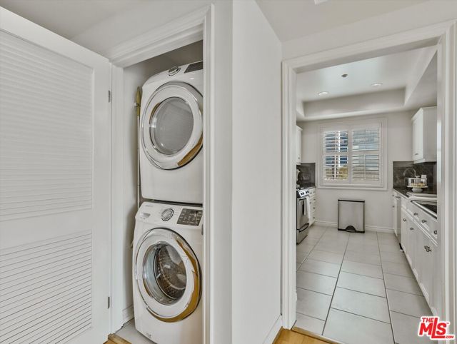 320 S Willaman Drive, Los Angeles CA: https://media.crmls.org/mediaz/27fdf4a1-1dc4-45ee-9eda-f1a09c3f91a2.jpg