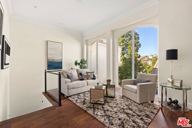 12320 Ridge Circle, Los Angeles CA: https://media.crmls.org/mediaz/27fdfb33-88b8-4aec-9d7e-19f226e8cf31.jpg