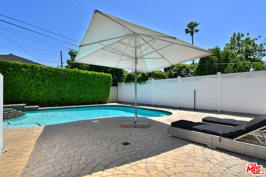 https://media.crmls.org/mediaz/27fdffab-9d90-4c14-bafd-598eb1d231d5.jpg?preset=X-Large