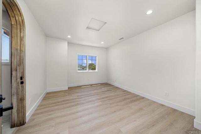 Image 40 of 72 For 711 Country Club Ln