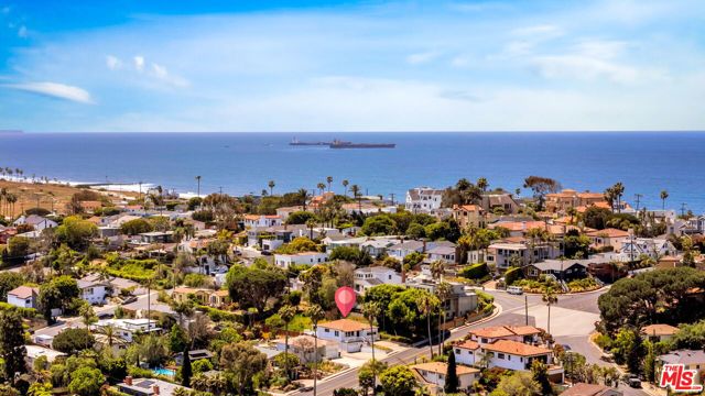 408 W Manchester Avenue, Playa del Rey CA: https://media.crmls.org/mediaz/27fe3125-3f12-495c-a903-37d8482e4e54.jpg