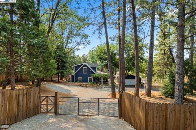 20140 Redwood Dr, Foresthill CA: https://media.crmls.org/mediaz/27fe3c92-36ef-4f7a-a2ae-e43b5660271e.jpg