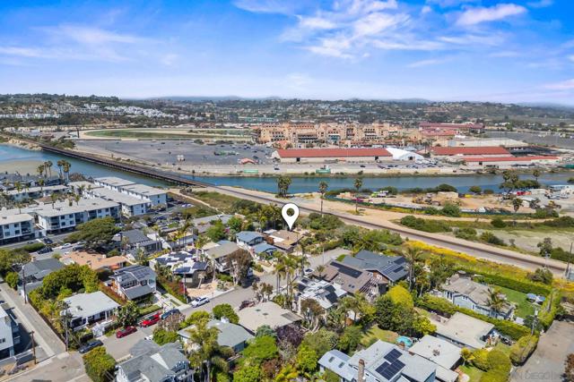 260 27Th St, Del Mar CA: https://media.crmls.org/mediaz/27fe62b0-c3f2-42f6-90d3-8a2b7f5cb1f5.jpg