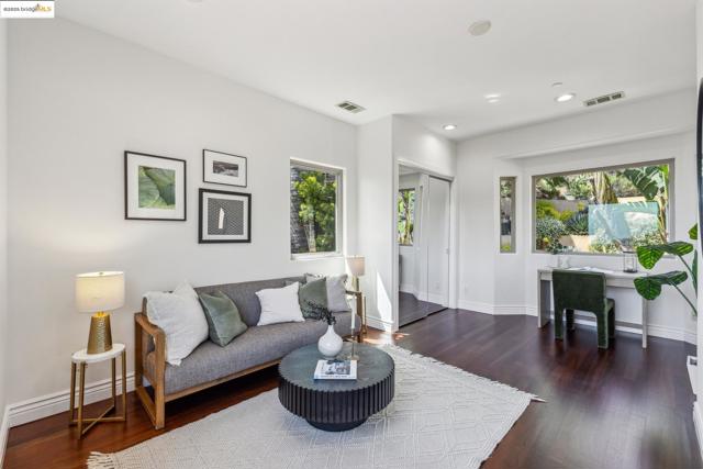 530 Gravatt Dr, Berkeley CA: https://media.crmls.org/mediaz/27febad2-ceb5-4697-9c92-7e115ab274bc.jpg