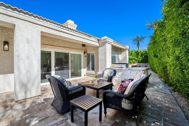 48205 Vista De Nopal, La Quinta CA: https://media.crmls.org/mediaz/27fee038-13f4-4dab-b455-1139cbc577d1.jpg