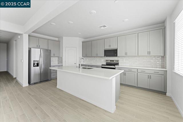 4207 Markovich Ct, Richmond CA: https://media.crmls.org/mediaz/27ff33df-9aa8-4985-84dd-f3e97b6c5c3a.jpg