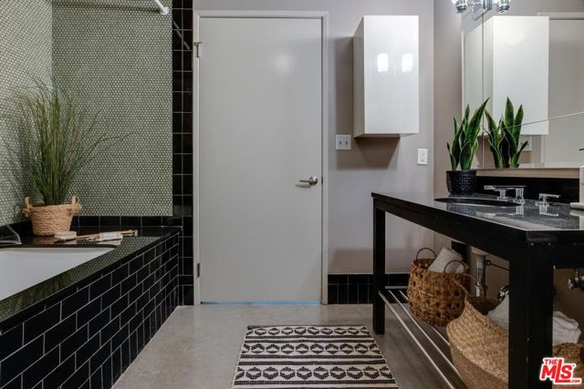 849 S Broadway, Los Angeles CA: https://media.crmls.org/mediaz/27ff6b05-a4ee-44da-94a8-06adc6312062.jpg