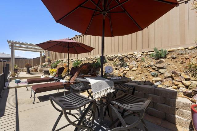 4331 Summit Drive, La Mesa CA: https://media.crmls.org/mediaz/27ff7ca4-ffdc-4f09-9c9b-c08d94e97752.jpg