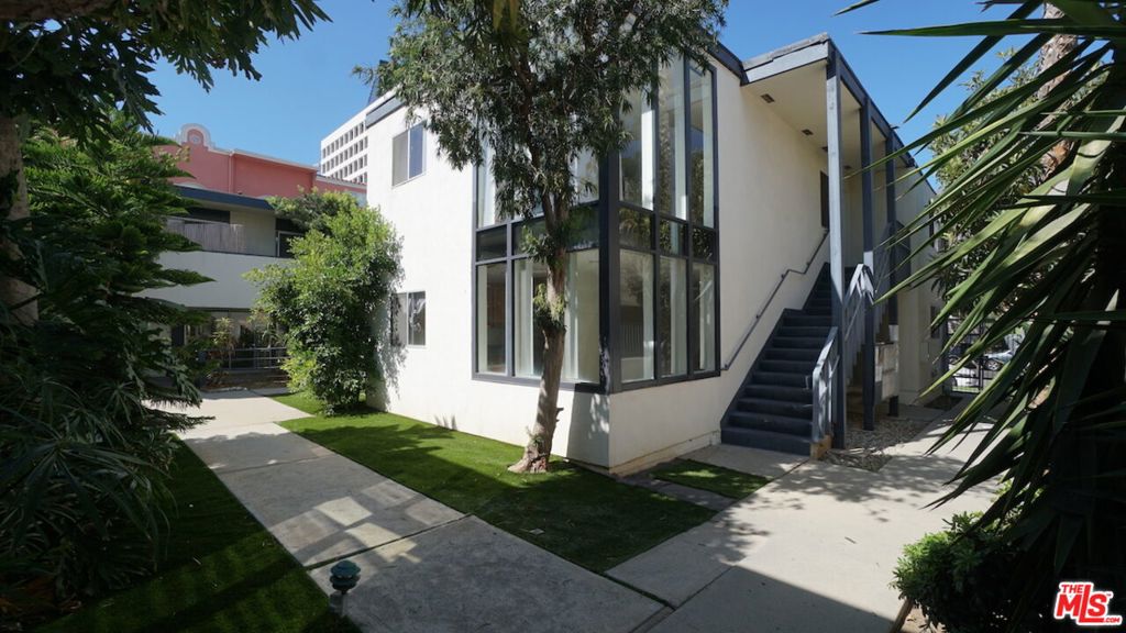 1233 BARRY Avenue #105
