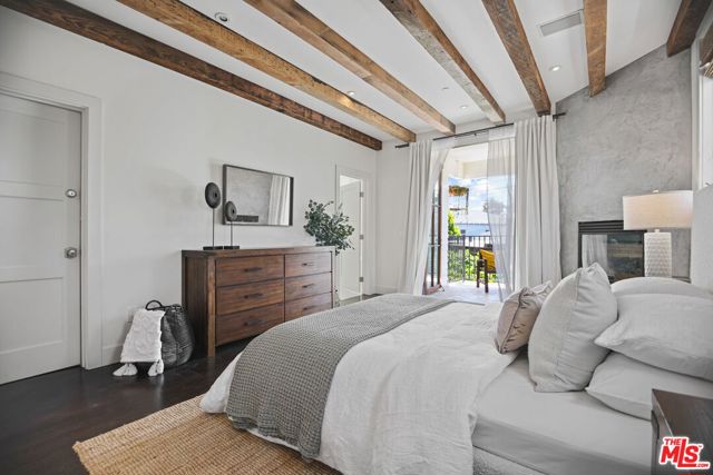 1210 Cabrillo Avenue, Venice CA: https://media.crmls.org/mediaz/2800a4f5-bab5-47e5-a290-7a472d8a46f8.jpg
