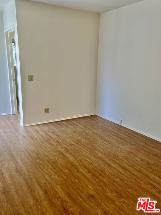 3331 Inglewood Boulevard, Los Angeles CA: https://media.crmls.org/mediaz/28013f07-c230-43f8-b5d4-62b39dbb011c.jpg