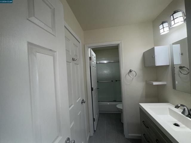 26 El Capitan Ln, Antioch CA: https://media.crmls.org/mediaz/28014c6c-8ef6-468e-8f92-918ffce6a64f.jpg