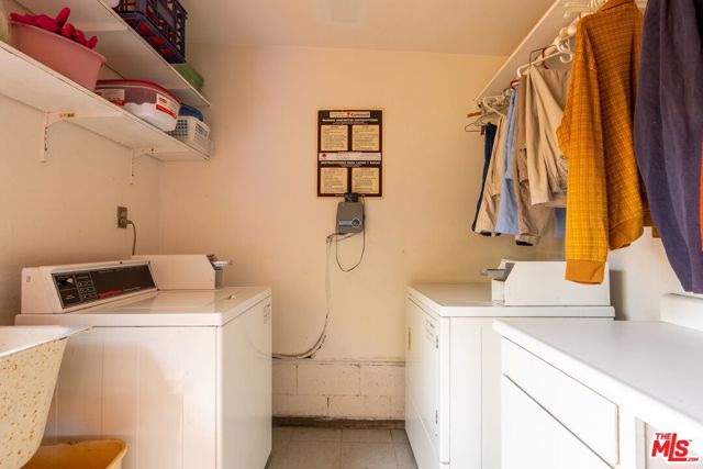 1507 14th Street, Santa Monica CA: https://media.crmls.org/mediaz/28019f38-a89a-425b-abc0-437bb20974b3.jpg