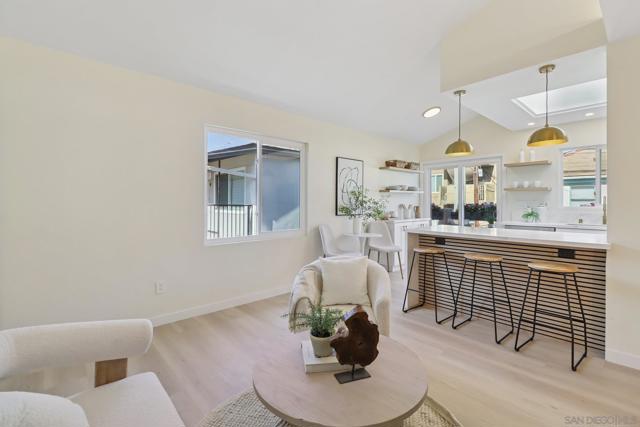 4043 Utah St, San Diego CA: https://media.crmls.org/mediaz/2801bcd6-a0ac-488f-a0be-ee7e2c227c45.jpg