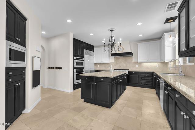 Detail Gallery Image 19 of 64 For 821 Somera Ct, Simi Valley,  CA 93065 - 5 Beds | 4/1 Baths