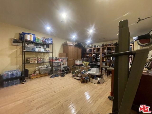 2223 Montrose Avenue, Montrose CA: https://media.crmls.org/mediaz/280246a2-cbff-4e82-ba7c-9f657f08cb9a.jpg