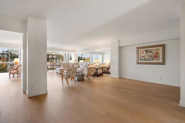 939 Coast Blvd. 5G, La Jolla CA: https://media.crmls.org/mediaz/28024991-60da-47f8-a163-0ece478a4111.jpg