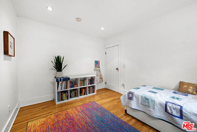 568 N Gower Street, Los Angeles CA: https://media.crmls.org/mediaz/28024c78-a975-46eb-9277-6c9419541e85.jpg