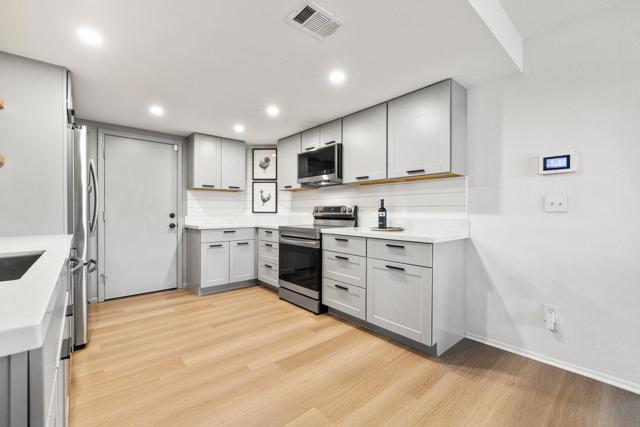 76892 Joetta Place, Palm Desert CA: https://media.crmls.org/mediaz/2802b1fc-869f-4321-8d0e-e5e0efb11d9f.jpg