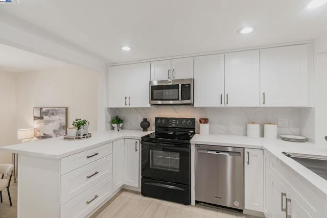 636 Praderia Cir, Fremont CA: https://media.crmls.org/mediaz/28038ae0-7cdf-4aed-bfc9-7ac3db14cbbe.jpg