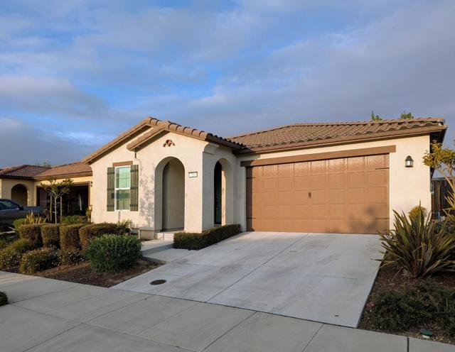 721 Segovia Drive, Hollister CA: https://media.crmls.org/mediaz/2803b798-6838-4ce4-885a-b914a8dd0fce.jpg