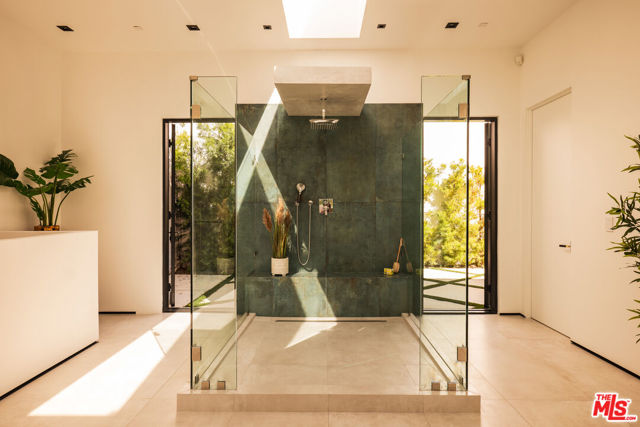 3920 Knobhill Drive, Sherman Oaks CA: https://media.crmls.org/mediaz/2803e598-8f5b-4aae-a7c8-29c4839a3ca4.jpg
