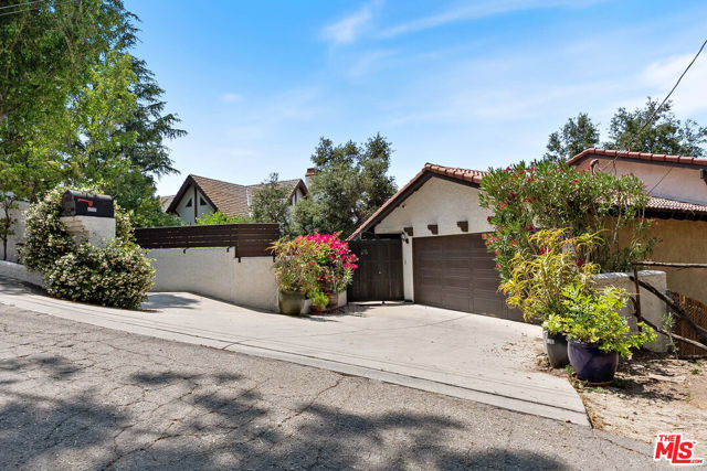 4713 Bedel Street, Woodland Hills CA: https://media.crmls.org/mediaz/2804e251-7e0f-4d8d-899d-10d7362d040d.jpg