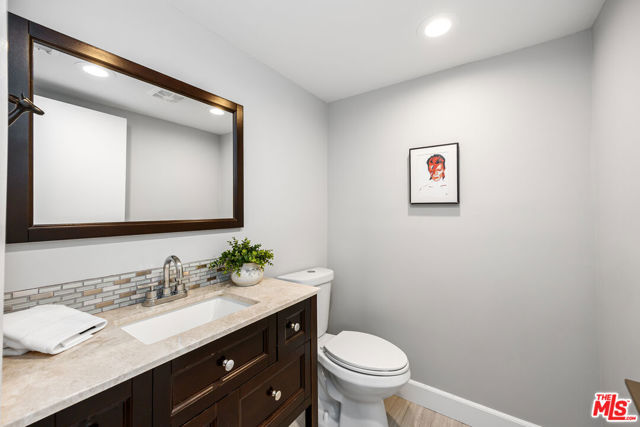 22518 Jameson Drive, Calabasas CA: https://media.crmls.org/mediaz/28051a14-c350-4552-8016-3bd1afa0eee9.jpg