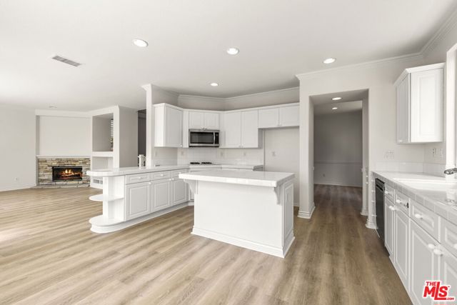 1537 Turquoise Drive, Carlsbad CA: https://media.crmls.org/mediaz/280545a1-168f-4b71-8ba9-4f7764f82512.jpg