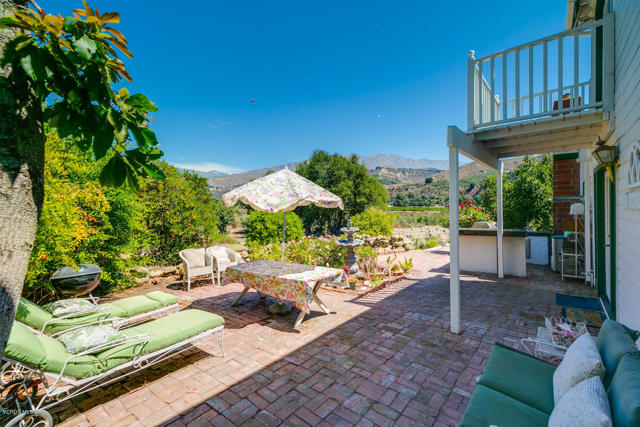 1480 Magnolia Drive, Santa Paula CA: https://media.crmls.org/mediaz/280549f3-ab41-4eb0-926d-137845c4b435.jpg
